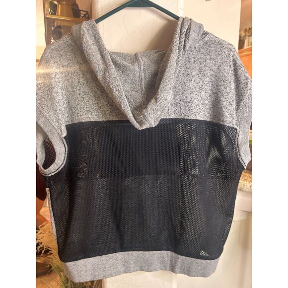 Lorna Jane Women's Grey/Black Mesh Short Sleeve Pullover XSmall 0-4 BOGO - Picture 3 of 11